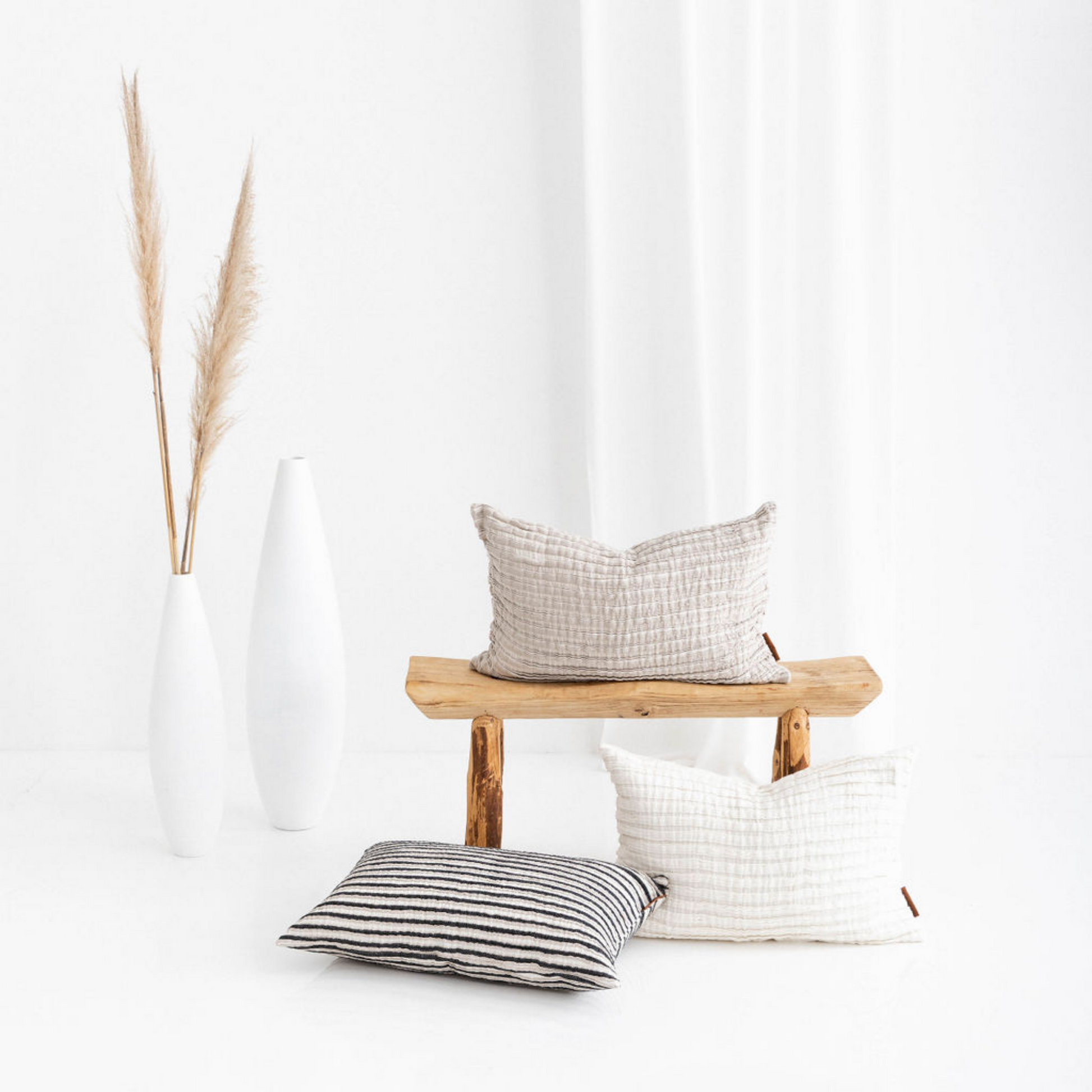 The_Airlie_Linen_Cushion_40_60_HUXFORD_GROVE_1