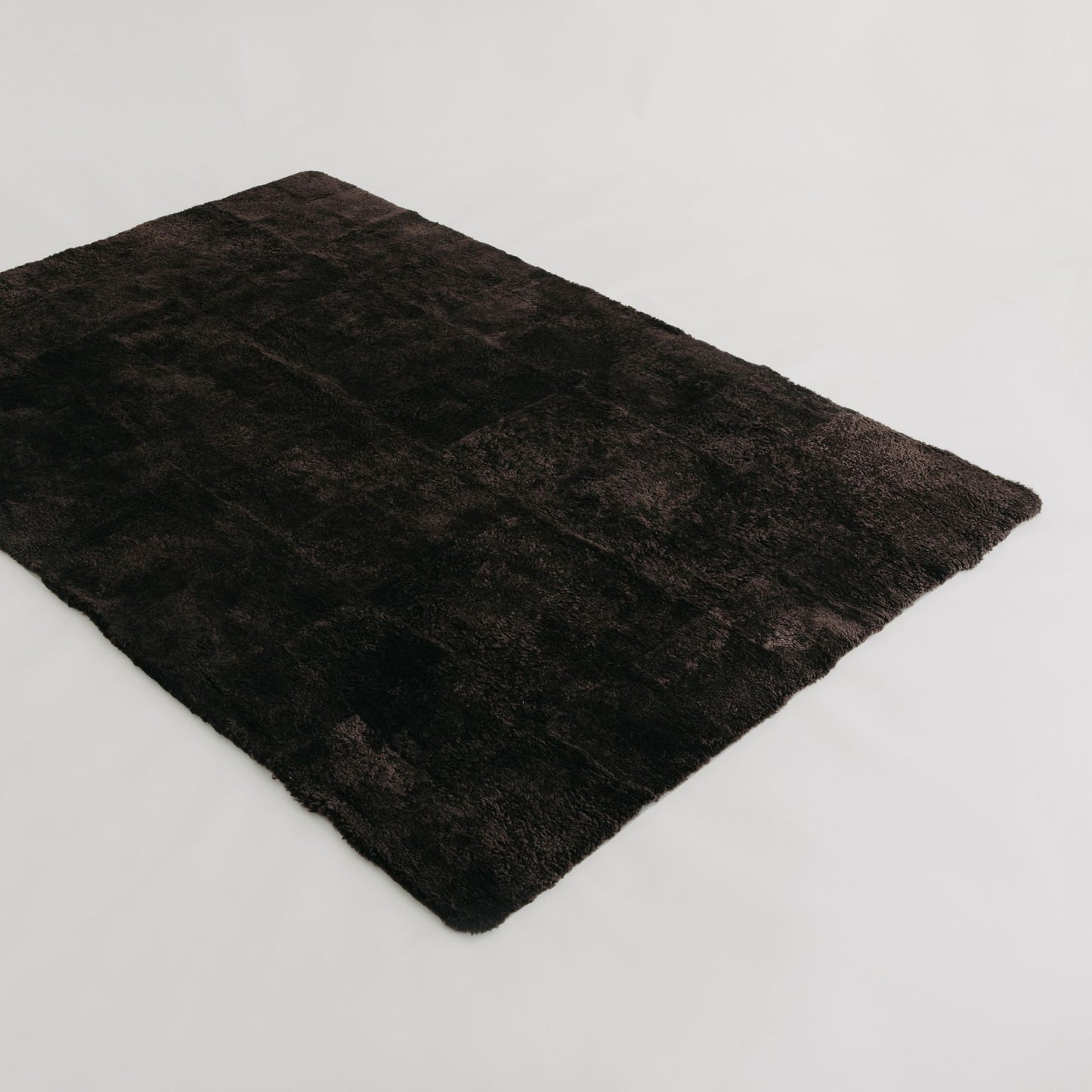 The_Richmond_Large_Sheepskin_Rug_Black_HUXFORD_GROVE_1