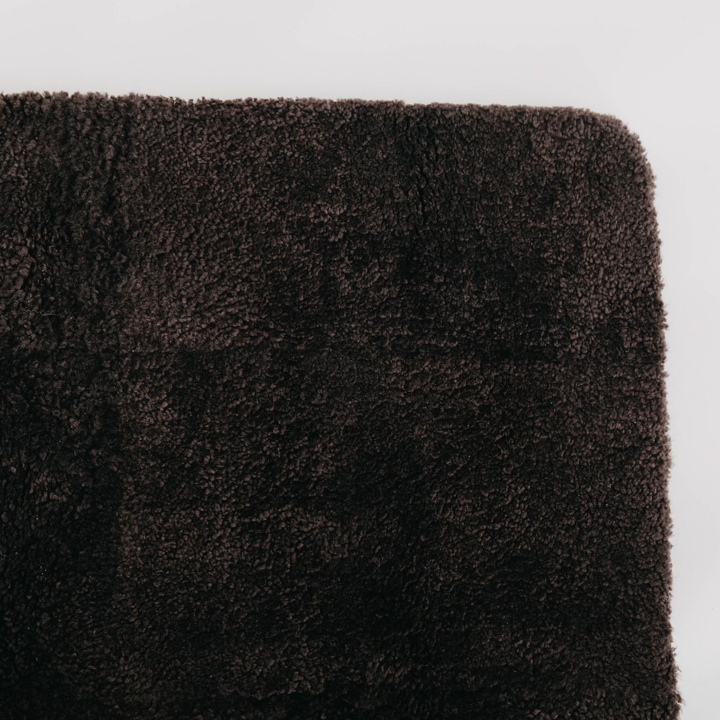 The_Richmond_Large_Sheepskin_Rug_Black_HUXFORD_GROVE_2